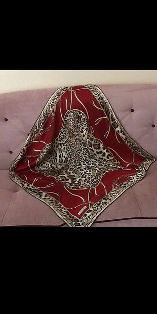 Armine Eşarp 