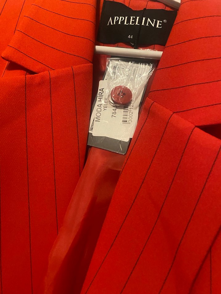 Kırmızı Düğmeli Kadın Midi Blazer - Görsel 2