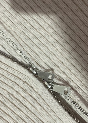 Gri V Yakalı Fermuarlı Kadın Kazak - Görsel 5