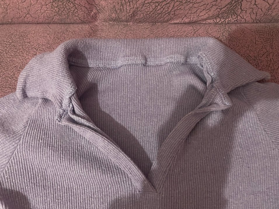 V Yaka Gri Kadın Crop Top - Görsel 2