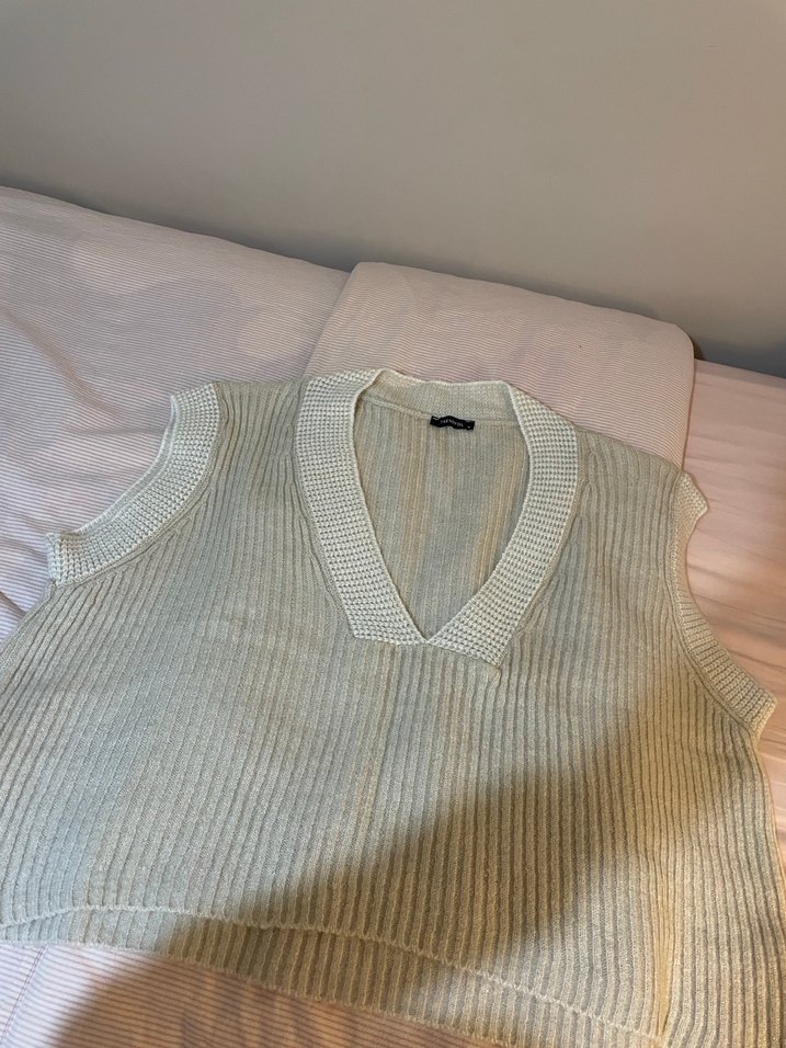 Bej V Yaka Triko Kadın Kazak - Görsel 3