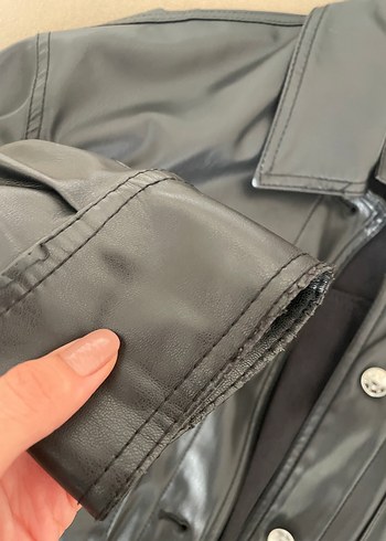 Bershka Düğmeli Siyah Deri Kadın Ceket - Görsel 3