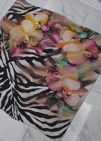 LEVİDOR İPEK TWİLL EŞARP - Görsel 2