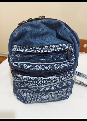 Mavi jeans sirt cantasi.
