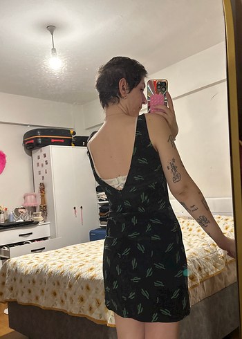 Düğmeli V Yakalı Siyah Midi Elbise - Görsel 2