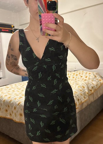 Düğmeli V Yakalı Siyah Midi Elbise - Görsel 3