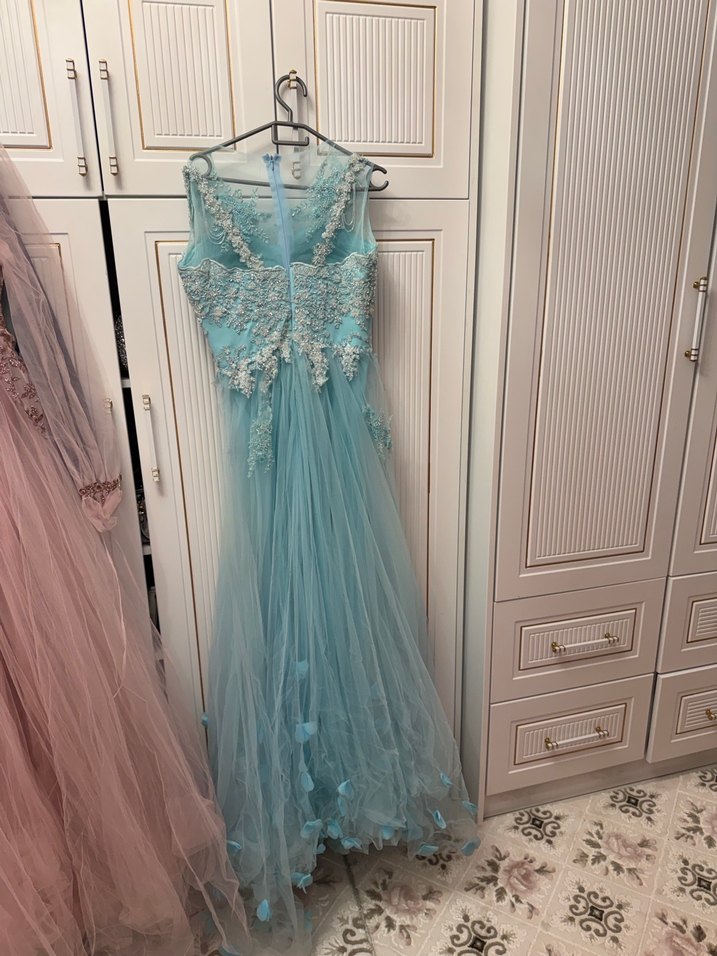 Turkuaz Nakışlı Uzun Dantelli Straplez Abiye - Görsel 3