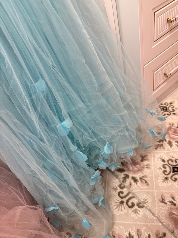 Turkuaz Nakışlı Uzun Dantelli Straplez Abiye - Görsel 4