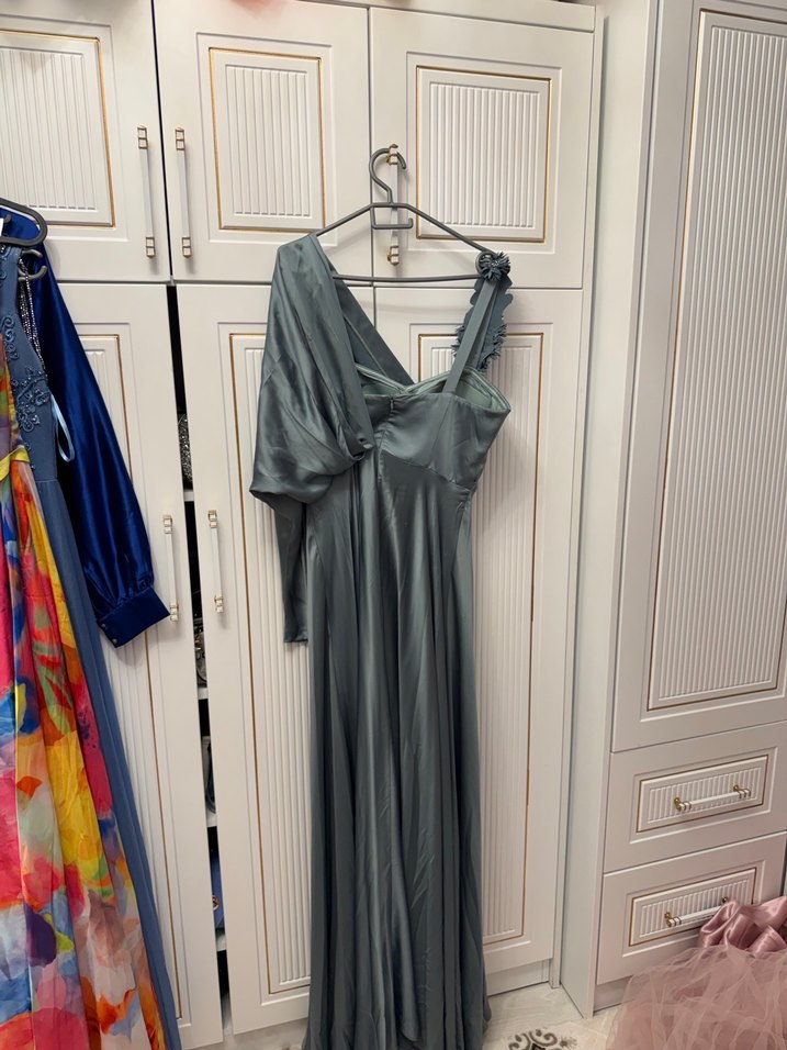 V Yaka Uzun Kollu Kadın Abiye Elbise - Görsel 4