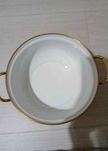 Parlak Kırmızı Kapaklı Tencere - Görsel 2