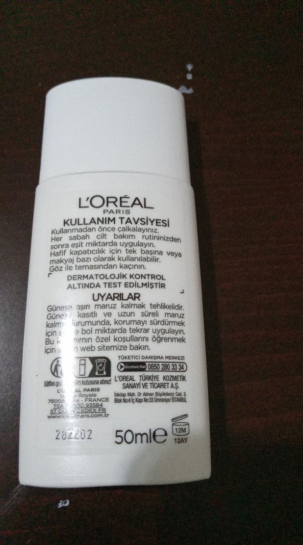 L'Oréal Bright Reveal SPF 50 Renkli Güneş Kremi - Görsel 2