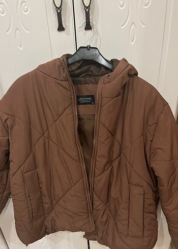 Kahverengi Kapüşonlu Kadın Kışlık Mont - Görsel 2