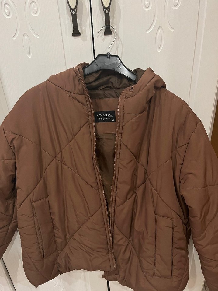 Kahverengi Kapüşonlu Kadın Kışlık Mont - Görsel 2