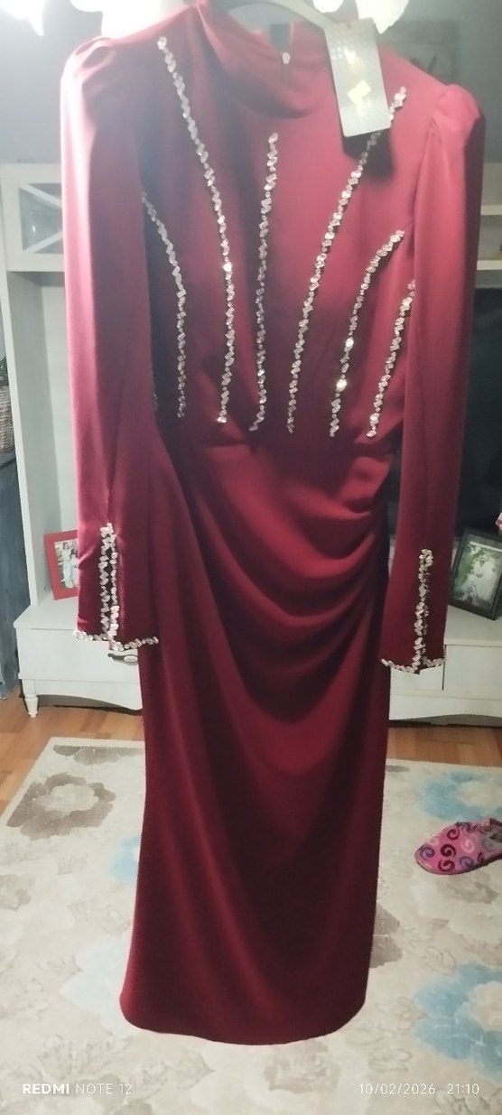 Bordo İşlemeli Uzun Kollu Abiye Elbise - Görsel 3