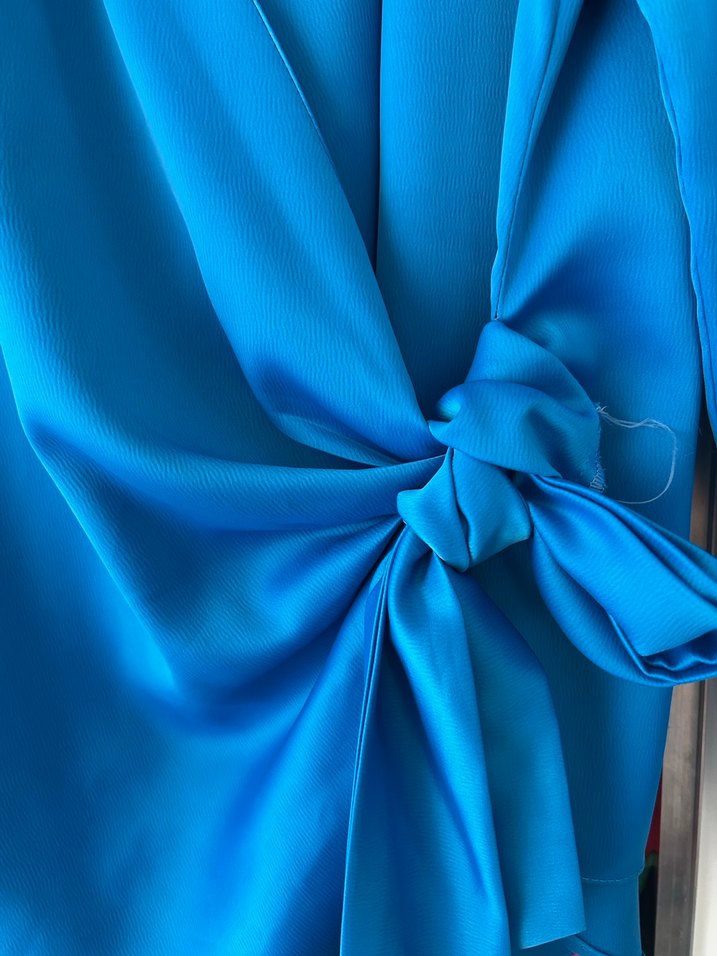 Parlak Mavi Kadın Saten Kuşaklı Bluz - Görsel 4