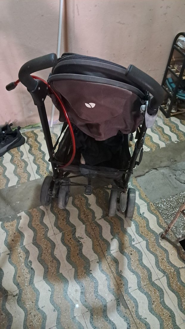 Siyah Bebek Arabası - Görsel 3