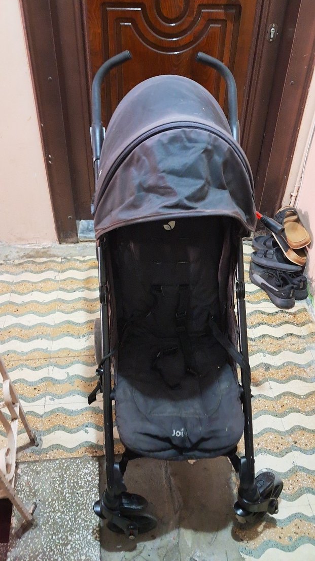 Siyah Bebek Arabası - Görsel 2