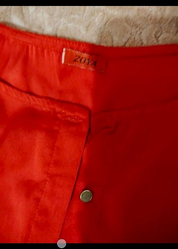 Kırmızı Düğmeli Kolsuz Kadın Gömlek - Görsel 2