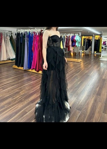 ALFA BETA ORJIN Siyah Straplez Uzun Fırfırlı Abiye Elbise - Görsel 2