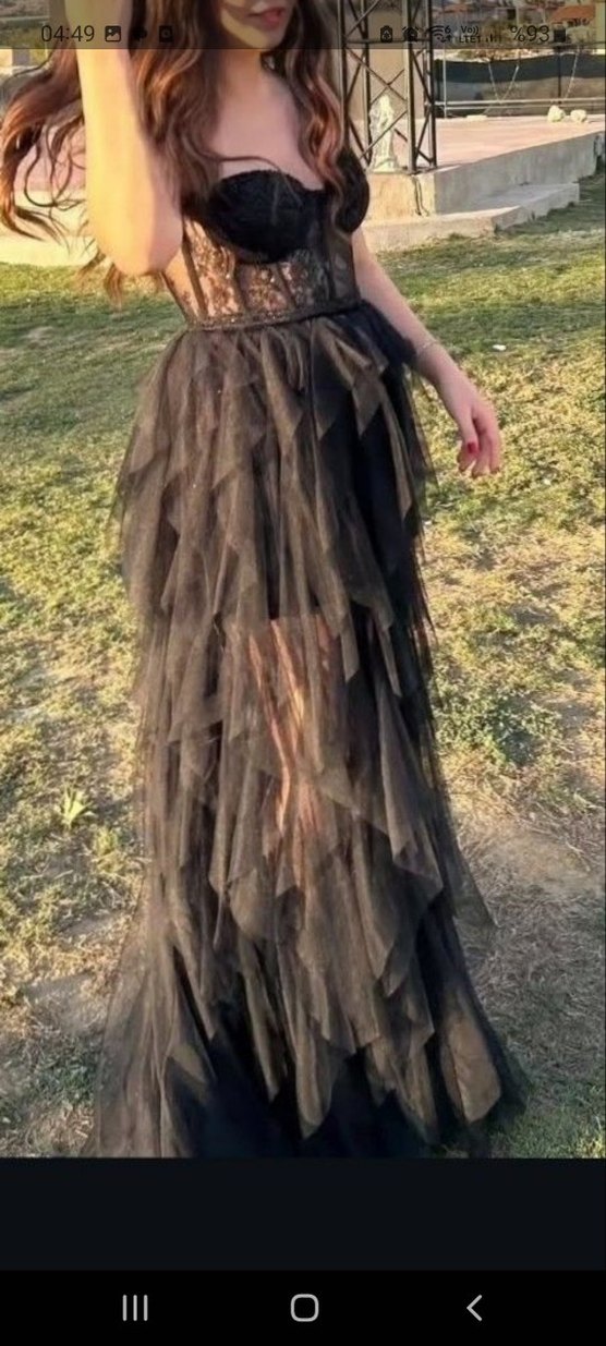 ALFA BETA ORJIN Siyah Straplez Uzun Fırfırlı Abiye Elbise - Görsel 3