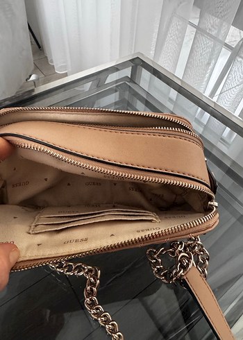 Zincir Detaylı Bej Deri Guess Kadın Çapraz Çanta - Görsel 3