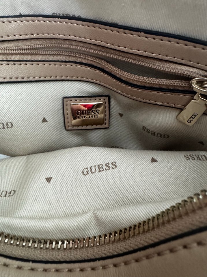 Zincir Detaylı Bej Deri Guess Kadın Çapraz Çanta - Görsel 4