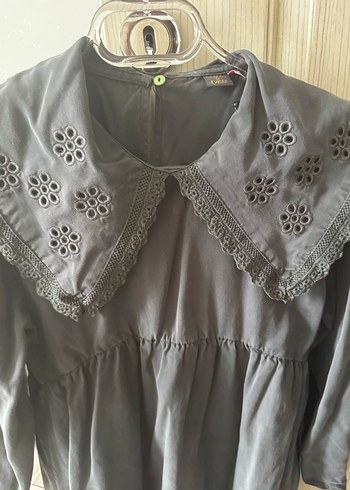 Gri Nakışlı Fırfırlı Tyess Elbise - Görsel 2