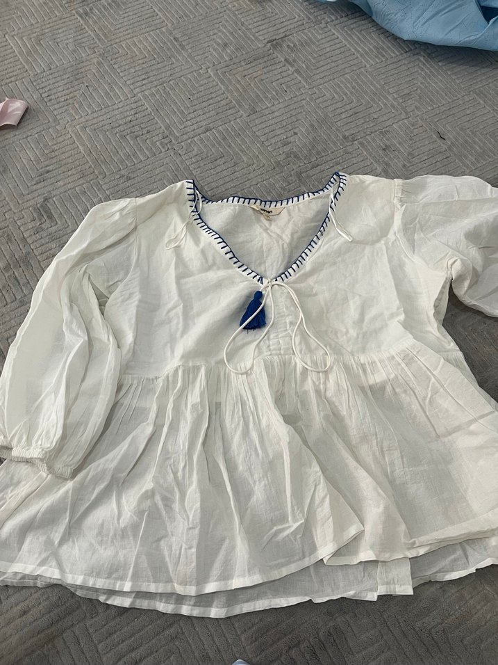 Bağlamalı Püsküllü Balon Kol V Yaka Bluz - Görsel 4