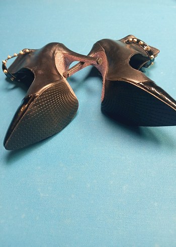 Şık ve Zamansız: Hakiki Deri Sivri Burun Tokalı Bot sıfır.37 - Görsel 5