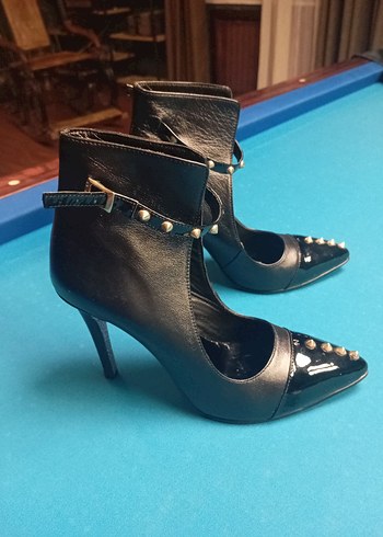 Şık ve Zamansız: Hakiki Deri Sivri Burun Tokalı Bot sıfır.37 - Görsel 2