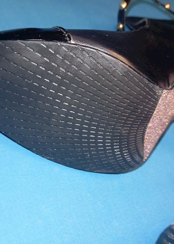 Şık ve Zamansız: Hakiki Deri Sivri Burun Tokalı Bot sıfır.37 - Görsel 6