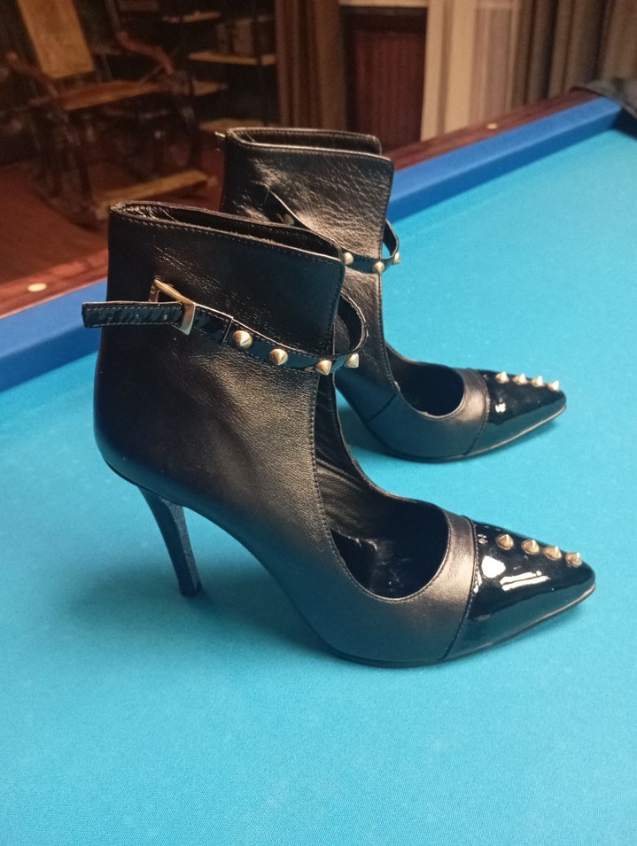 Şık ve Zamansız: Hakiki Deri Sivri Burun Tokalı Bot sıfır.37 - Görsel 2