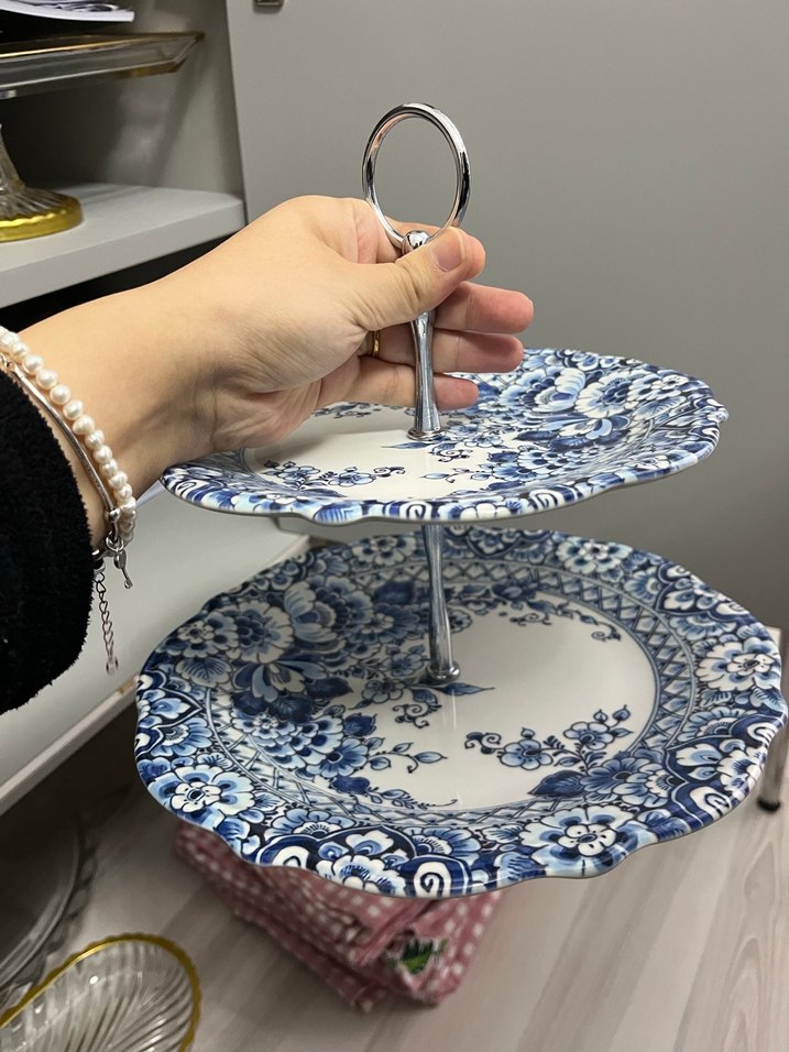 Mavi Çiçek Desenli İki Katlı Servis Tabağı - Görsel 2