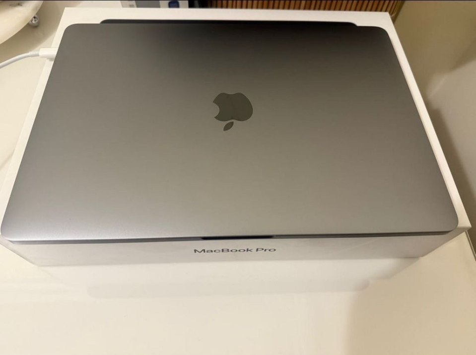 Macbook Apple Pro M2 16GB RAM 512GB - Görsel 2