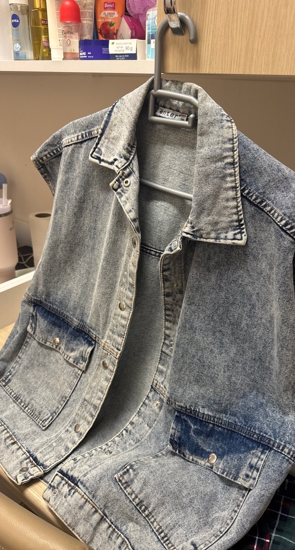 Gri Düğmeli Kolsuz Denim Ceket - Görsel 2