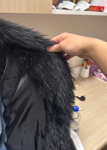 Siyah Kürk Detaylı Midi Kadın Mont - Görsel 2