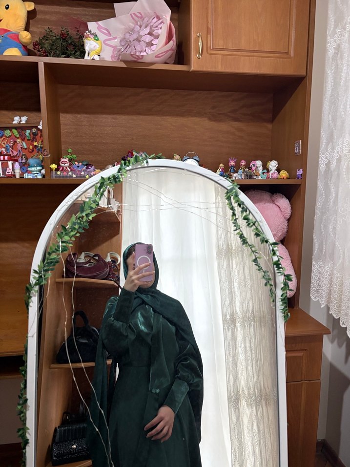 Drapeli Yüksek Yakalı Uzun Kadın Elbise - Görsel 2