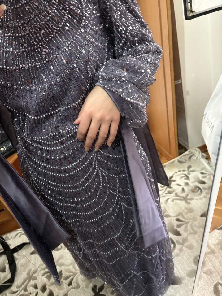 mor İşlemeli Drapeli Uzun Abiye Elbise - Görsel 3