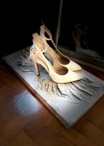 Beyaz Tokalı İnce Topuklu Kadın Abiye Ayakkabı - Görsel 2