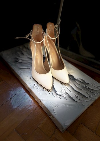 Beyaz Tokalı İnce Topuklu Kadın Abiye Ayakkabı - Görsel 4