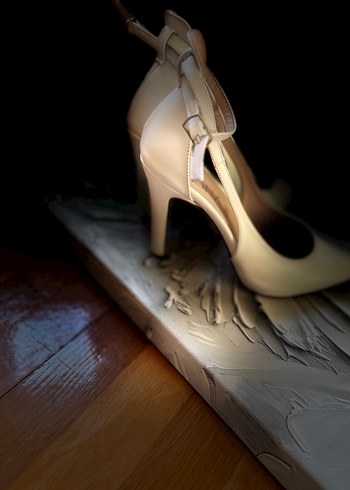 Beyaz Tokalı İnce Topuklu Kadın Abiye Ayakkabı - Görsel 3