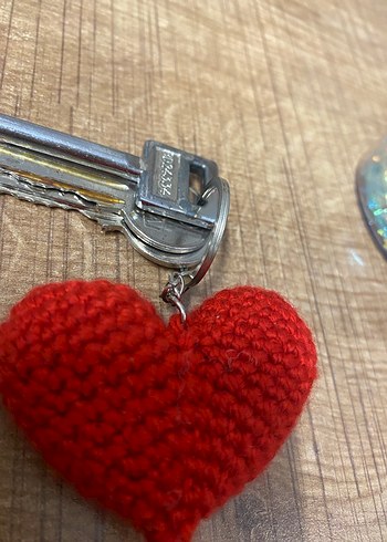 Kırmızı Örgü Kalp Anahtarlık - Görsel 2