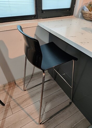 IKEA siyah bar sandalyesi - Görsel 4