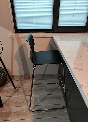 IKEA siyah bar sandalyesi - Görsel 5