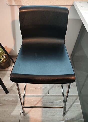 IKEA siyah bar sandalyesi - Görsel 3
