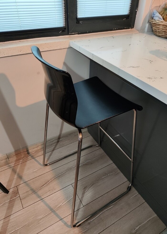 IKEA siyah bar sandalyesi - Görsel 4