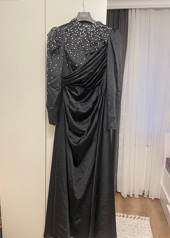 Uzun Kollu Siyah Taş İşlemeli Abiye Elbise - Görsel 2