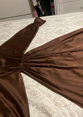 Drapeli Uzun Kahverengi Saten Elbise - Görsel 2