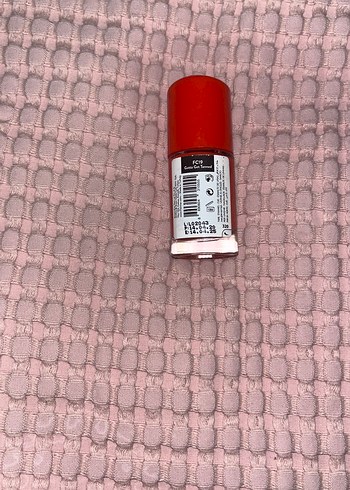 Flormar Parlak Kırmızı Oje - Görsel 3