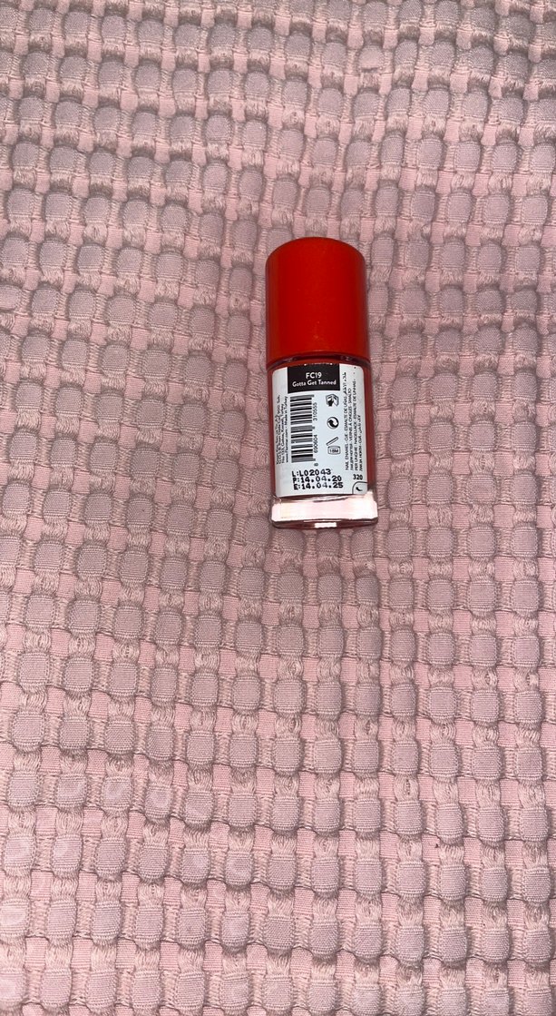 Flormar Parlak Kırmızı Oje - Görsel 3